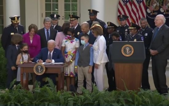 Biden Signs Bill Awarding Congressional Gold Medals To Officers Who Responded on Jan. 6