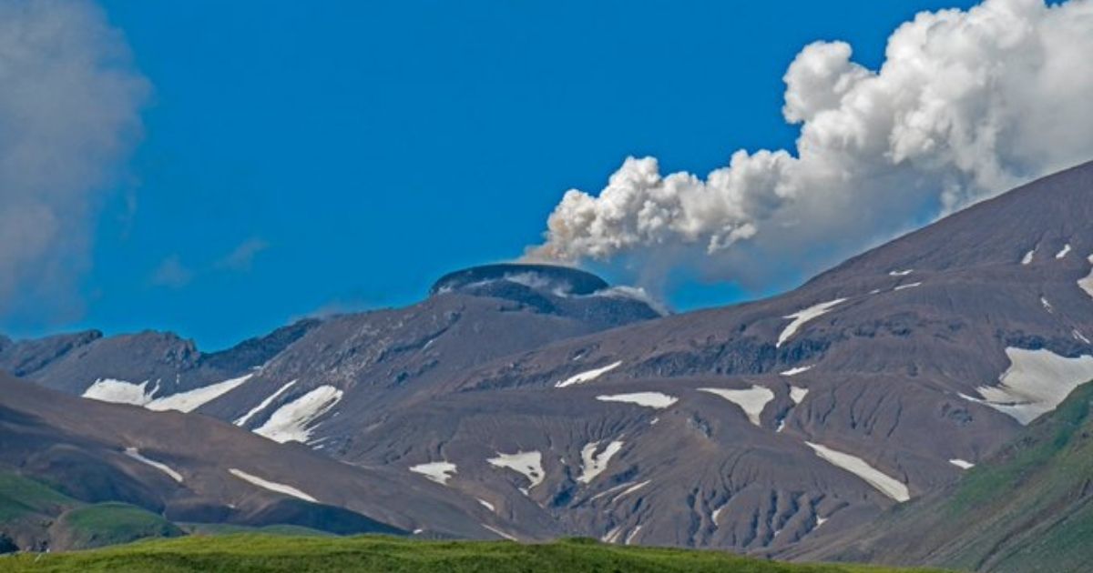 Three Volcanoes Erupt in Alaska, Geologist Warns of 'Sneaky' Peak as Threat Level Elevated