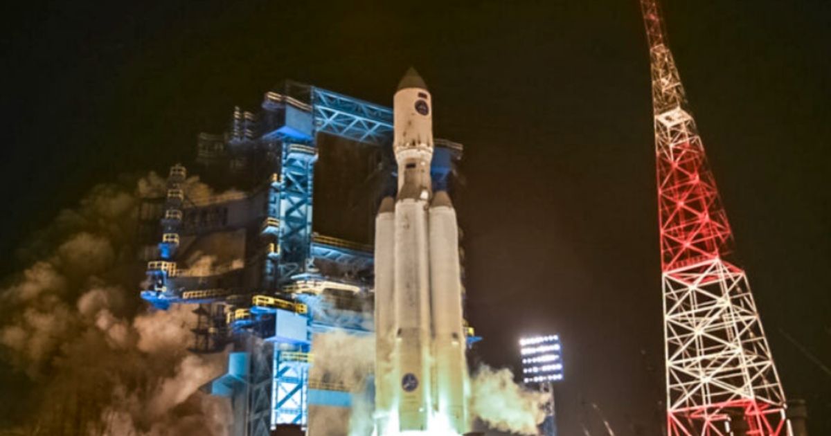 US Monitoring Russian Rocket’s Uncontrolled Re-Entry