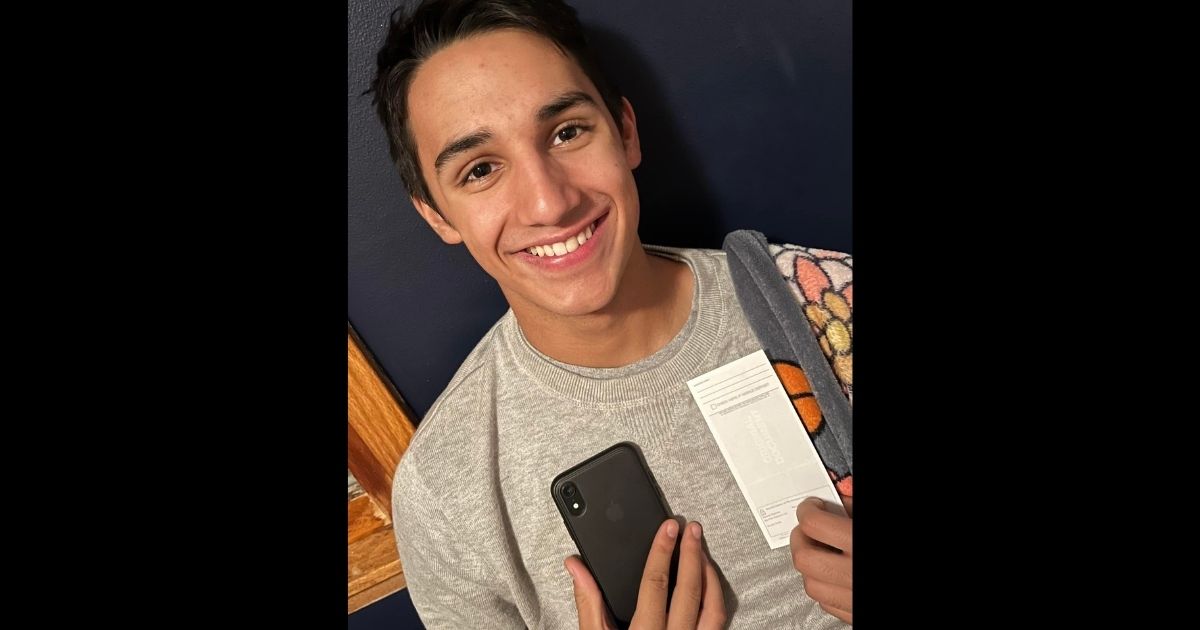 After Seeing Harmful Effects, Mom Offers Son Huge Reward for Staying Off Social Media