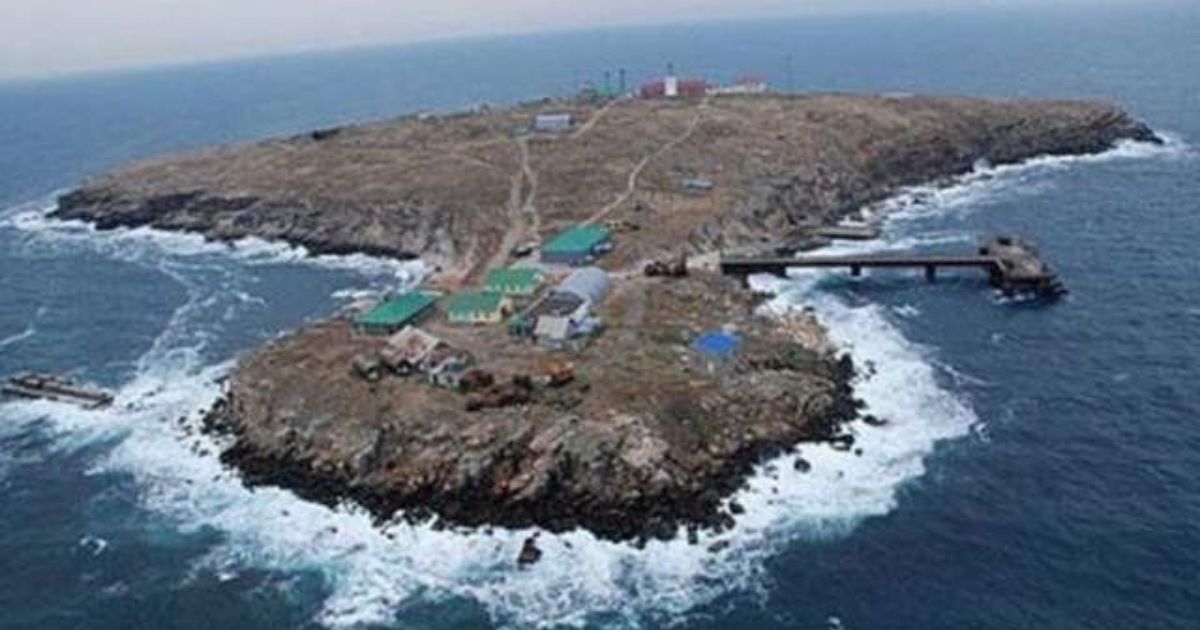 Defiant Ukrainian Guards Tell Russian Warship ‘Go F*** Yourself,’ It Ends Up Being Their Final Words