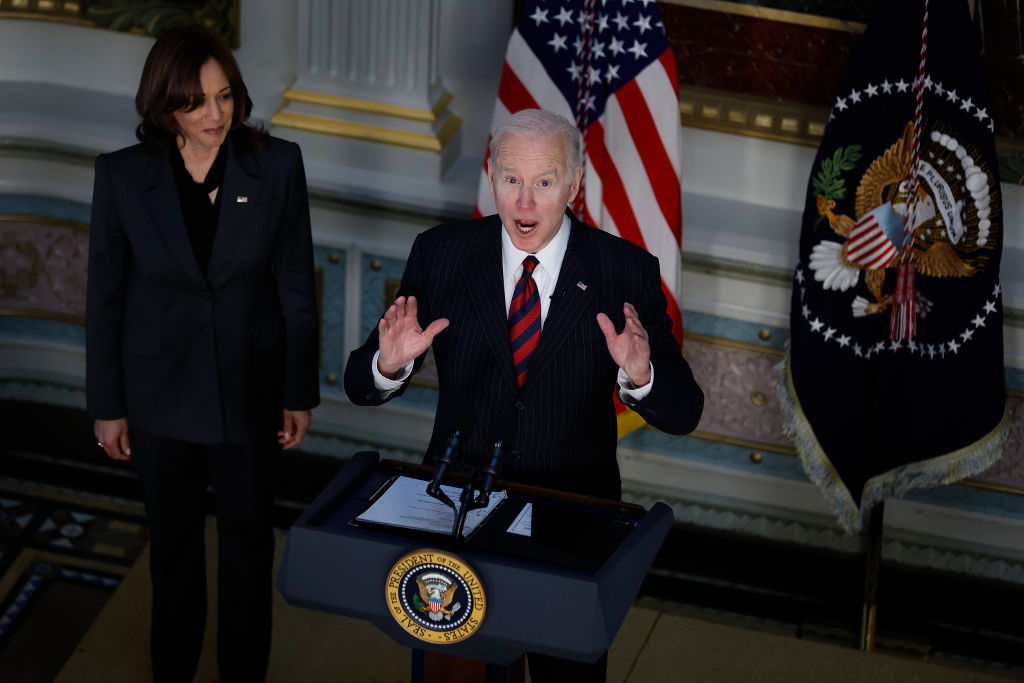 8 Senate Dems Vote to Kill Biden’s Travel Mask Mandate – 1 Republican Voted Against It