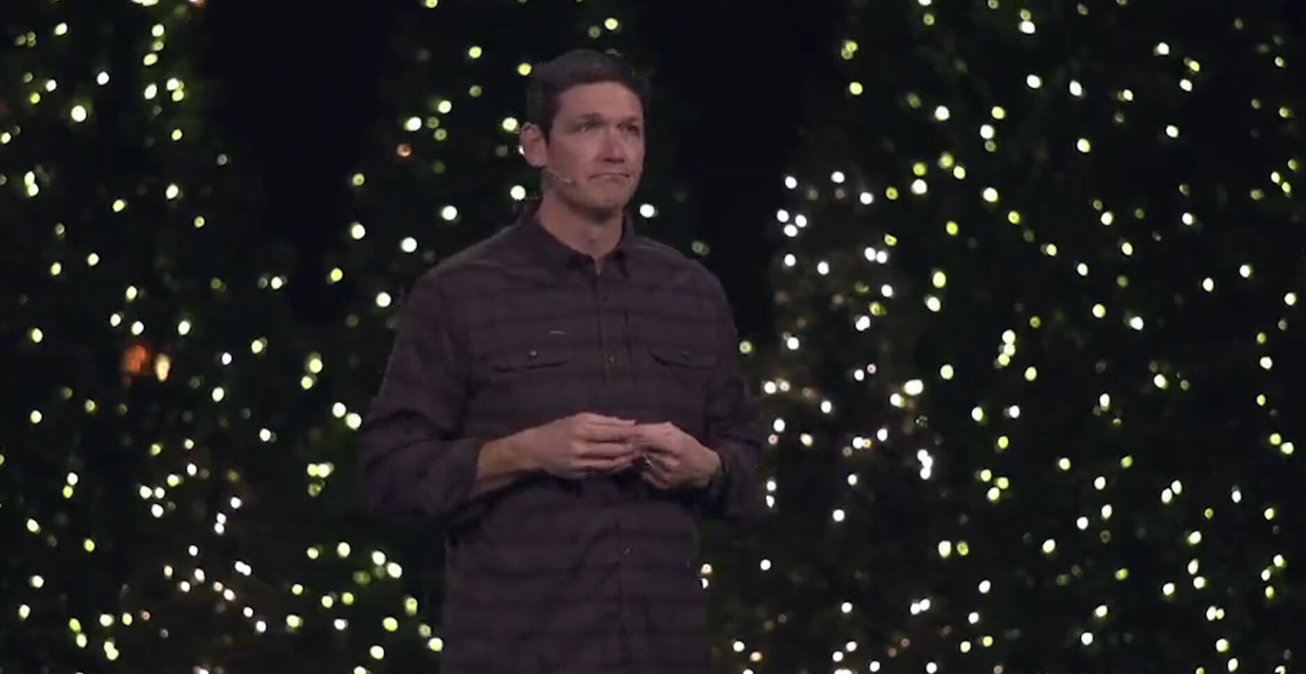 Pastor Speaks Out After Returning to the Pulpit Following ‘Inappropriate’ Relationship Online