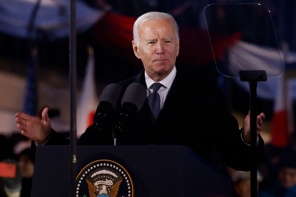 Biden Blasted for ‘Insulting’ Note He Wrote, Then Posted on Presidents Day: ‘Total Failure’