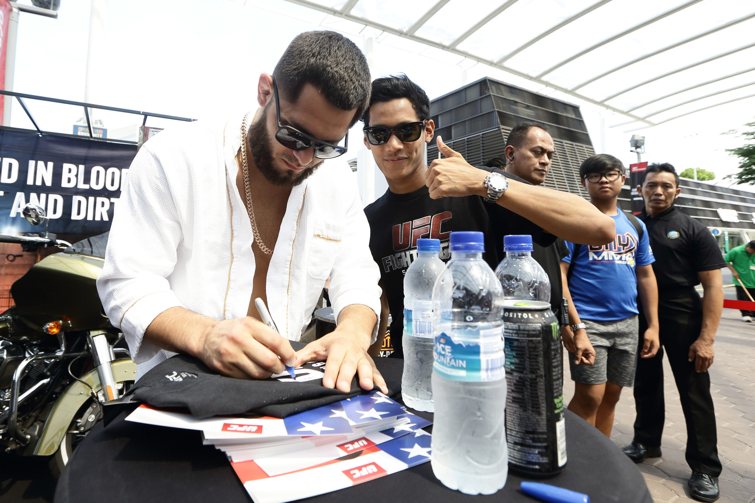 UFC Star Leads Crowd in Anti-Biden Chant in Post-Fight Interview, Heaps Praise on Trump and DeSantis