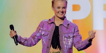 JoJo Siwa Slams Candace Cameron Bure Over ‘Traditional Marriage’ Comments