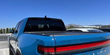 Journalists Go Through Electric Truck Nightmare When They Completely Run Out of Battery