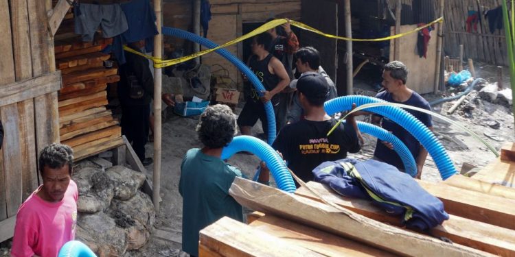 Rescue Continues to Save 8 Indonesian Workers Trapped in Mining Hole