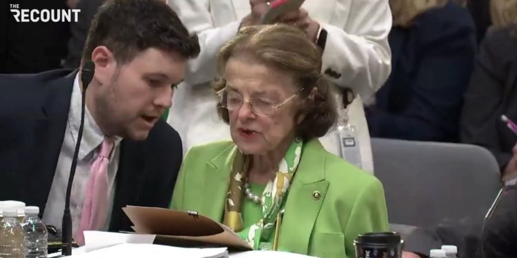 Feinstein Tries to Give a Speech While Dem Senator, Aide Instruct Her to Cast a Vote: ‘Just Say Aye’