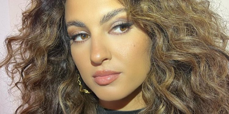 Tori Kelly posted this photo to Instagram.