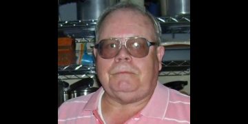 The FBI reportedly shot and killed Craig Deleeuw Robertson of Utah as they tried to execute an arrest warrant on him at his residence in Provo, Utah early Wednesday morning.