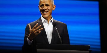 Autopsy Report Of Obama’s Chef Who Died Paddleboarding Confirms Accidental Drowning