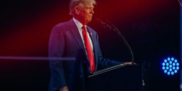 Trump Refuses to Sign GOP Loyalty Pledge Ahead of Debate