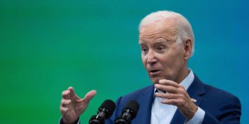 Women Make 20% Less Than Men in Biden’s White House Despite His Pledge to Address the Issue