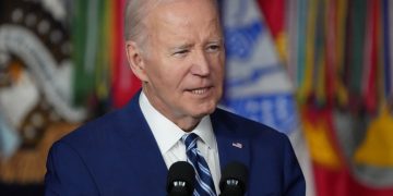 Biden Slammed Over Reportedly Refusing to Comment on Rising Death Toll From Hawaii Fires