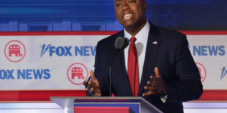 Tim Scott Vows to Fire Christopher Wray If Elected