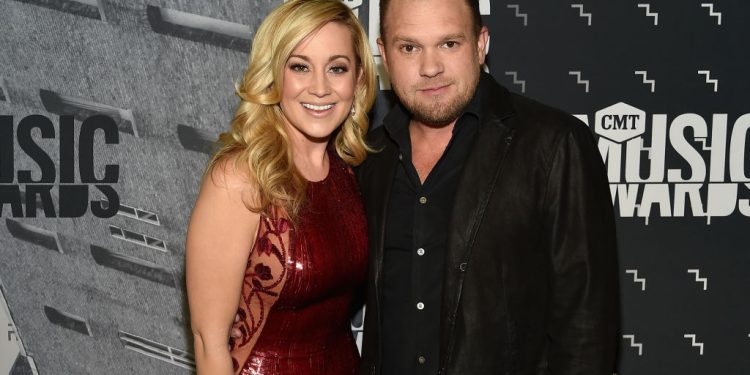 Singer Kellie Pickler Speaks Out for First Time Since Husband’s Suicide
