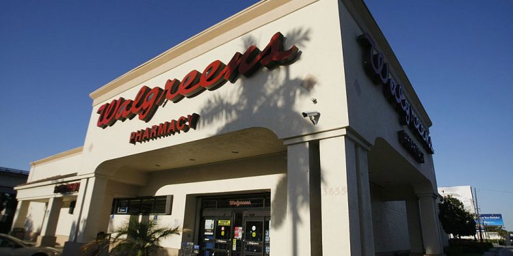 Walgreens Employee Gets a Brutal Surprise After Trying to Stop Shoplifters