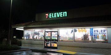 Video: 7-Eleven Owners Have Other Plans After They Are Told to Let Suspect Rob Store