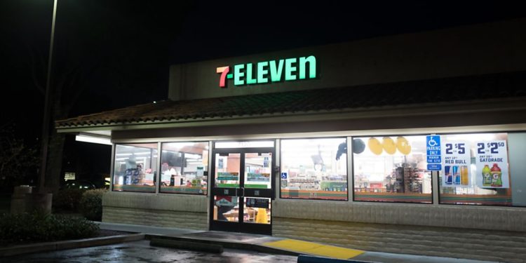 Video: 7-Eleven Owners Have Other Plans After They Are Told to Let Suspect Rob Store