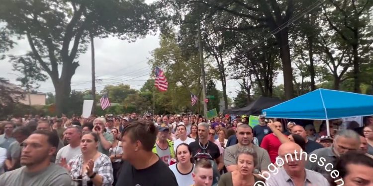 Hundreds of Staten Island Residents Protest Migrant Shelter Hosted at Former Catholic School