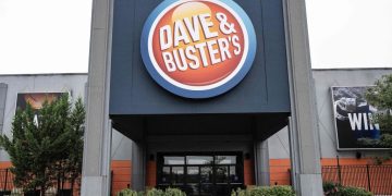 ‘Dave & Busted’: Popular Chain Sponsoring ‘Youth’ Drag Show Leads to Calls for Boycott