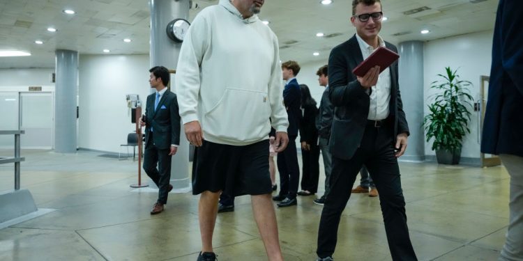 Reporter Tries Fine Dining in Clothes Like Fetterman’s, Soon Learns a Hard Truth About the Change to Senate Dress Code