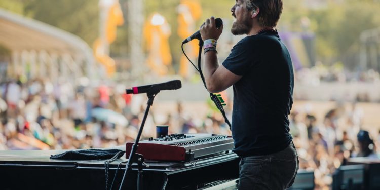 Taylor Hanson Gathers 16,000 People to Sing in Support of Iranian Women
