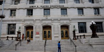 Fulton County DA Investigator Shoots Herself in the Leg at Courthouse