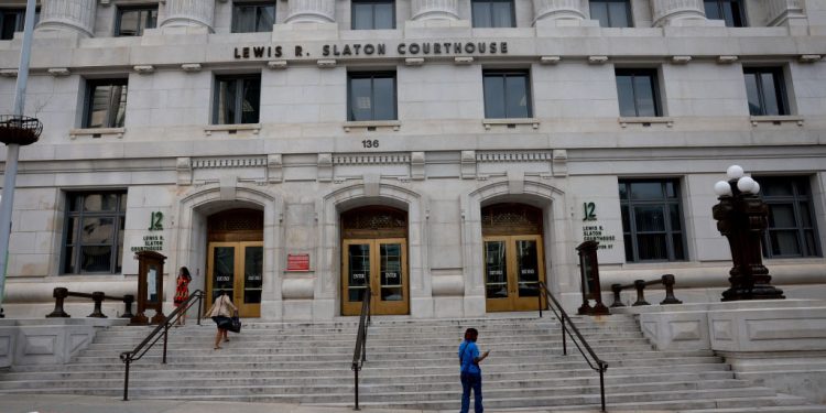 Fulton County DA Investigator Shoots Herself in the Leg at Courthouse