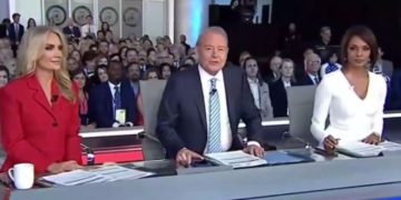 Things got off to a shaky start at the GOP presidential primary debate on Wednesday night when Fox Business moderator Stuart Varney struggled to say his co-moderator Ilia Calderón's name.