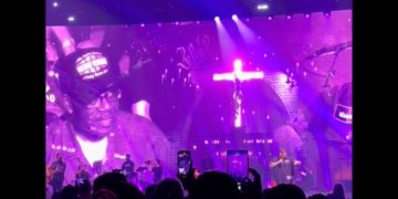 Country singer Jelly Roll stopped a concert in Las Vegas on Sept. 1 to thank a veteran in the crowd.