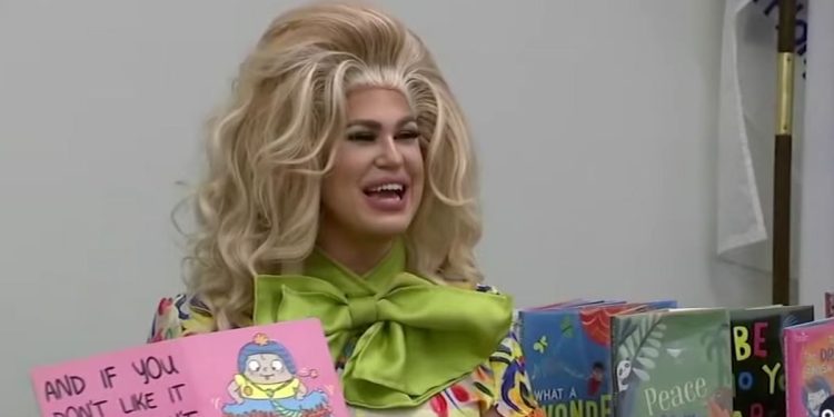 Drag Queen Shows Up Expecting to See Children, Finds Furious Parents Instead
