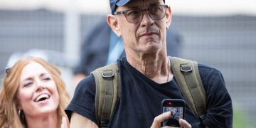 Tom Hanks Warns Fans After Dental Ad Uses AI in His Likeness