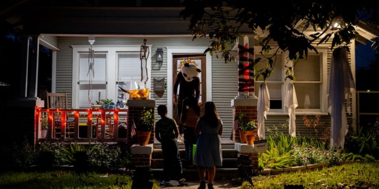 ‘Really Scary’: Parents React to Long Island Man Pulling Gun on Child Over Candy