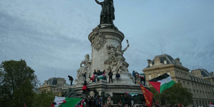 France Bans Pro-Palestinian Rallies After Hamas’ Attack – Warns Violators Could Be Deported