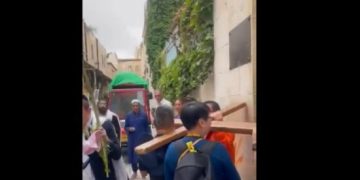 Orthodox Jews Spit on Ground Next to Christians Carrying Cross – Sparks Outrage