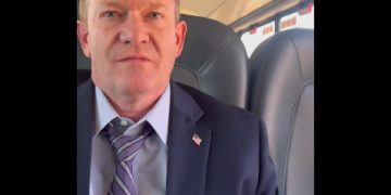 ‘You’re Bothering Me’: Dem Senator Pestered by Journalist About a Cease-Fire in Israel-Hamas War on Amtrak Train