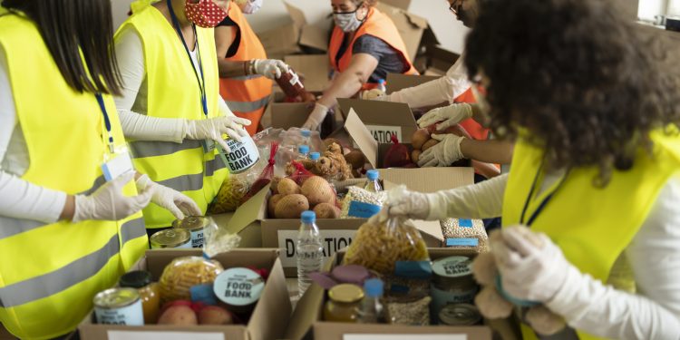 Cincinnati Charities Donate Hundreds of Meals to the Needy for Thanksgiving