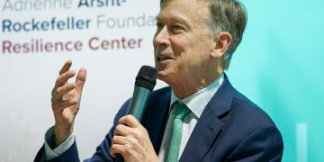 Tree-Hugging Democratic Senator Posts Photo in Attempt to ‘Protect’ the Planet