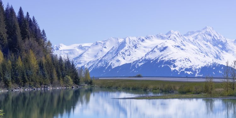 Alaskans Skate on Rare ‘Ice Window’ Frozen Lake