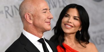 Jeff Bezos’ Fiancé Talks Wedding Plans