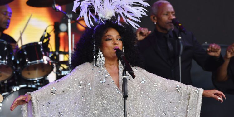 Tracee Ellis Ross Shares That Mom Diana Ross’ Christmas List Revolves Around Family