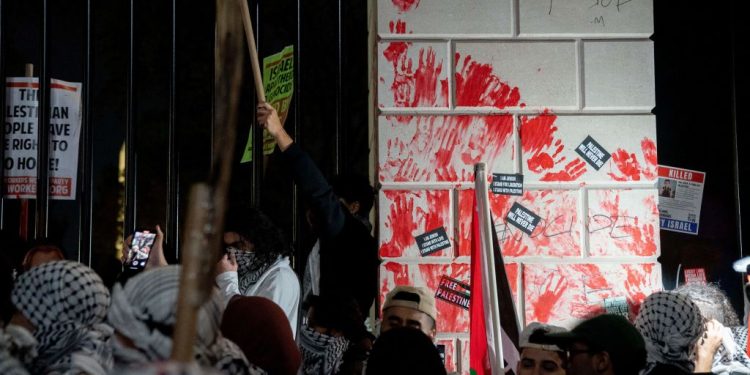 Angry Mob Left Joe Biden Personalized Message on White House Gates