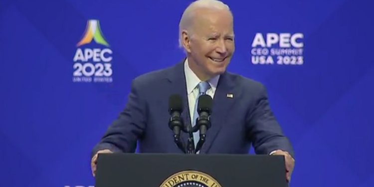 During a speech at the Asia-Pacific Economic Cooperation CEO Summit in San Francisco, California, on Thursday, President Joe Biden struggled to pronounce what was written on the teleprompter and ended up giving up.