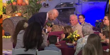 ‘I Love Your Ears’: Biden Tells 6-Year-Old Girl at Thanksgiving Event