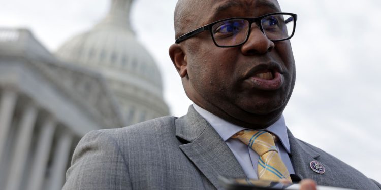 3 Dems Join With Republicans to Censure Lawmaker Who Pulled Fire Alarm