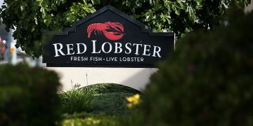 Red Lobster’s ‘Ultimate Shrimp’ Deal Backfires as Cash-Strapped Americans Eat Chain Into $11 Million Loss