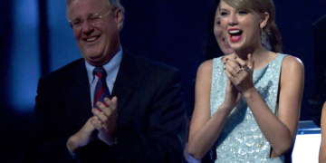 Australian Photographer Accuses Taylor Swift’s Dad of Assault