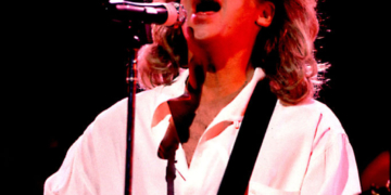 Singer Eric Carmen Dies at 74